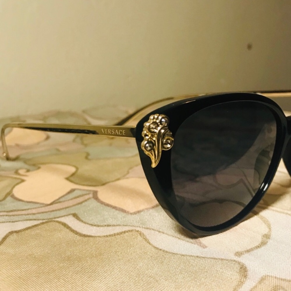 SALE Authentic Versace Black/Gold Sunglasses - Picture 3 of 8